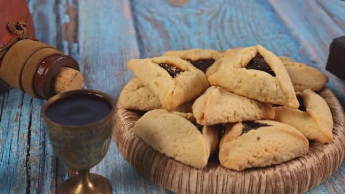 哈曼塔辛饼干、噪音制造者和面具狂欢节中犹太节日普im节的传统庆祝活动