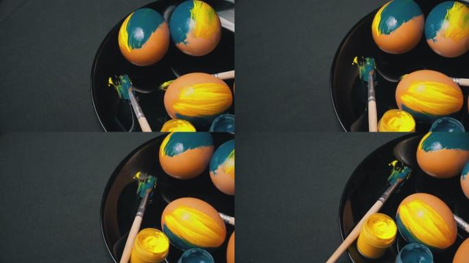 彩绘的黄蓝复活节彩蛋正在旋转