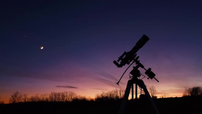 用于观测空间和天文学物体的望远镜的轮廓。