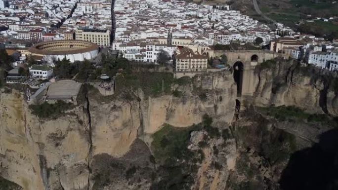 龙达从无人机鸟瞰图西班牙城市岩石