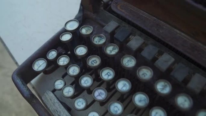 户外古董手动安德伍德打字机