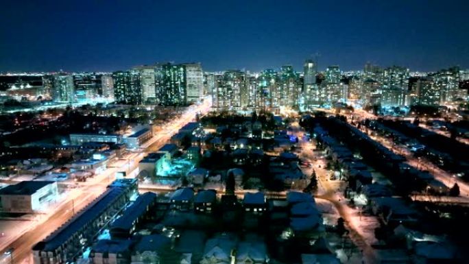 夜间鸟瞰多伦多北部的天际线，加拿大4K
