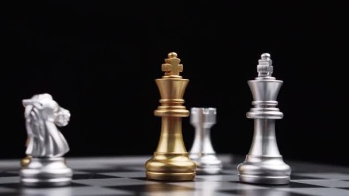 金王国际象棋是国际象棋棋盘上的最后一站。成功的领导者和团队合作理念。业务解决方案，成功战略。