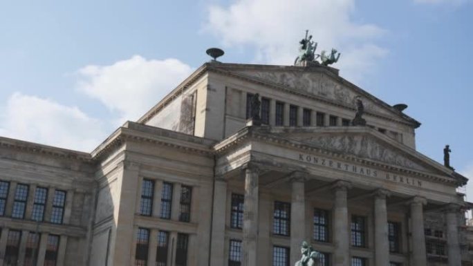 柏林Konzerthaus的低角度视图。