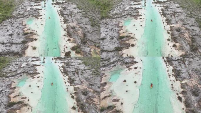 墨西哥Bacalar泻湖上独木舟的鸟瞰图