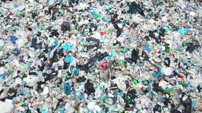 无人机视图的一个大型塑料垃圾填埋场，未分类的垃圾。环境污染