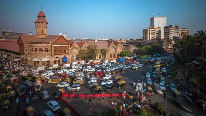 印度孟买历史地标克劳福德市场外拥挤的交通的时间推移视图
