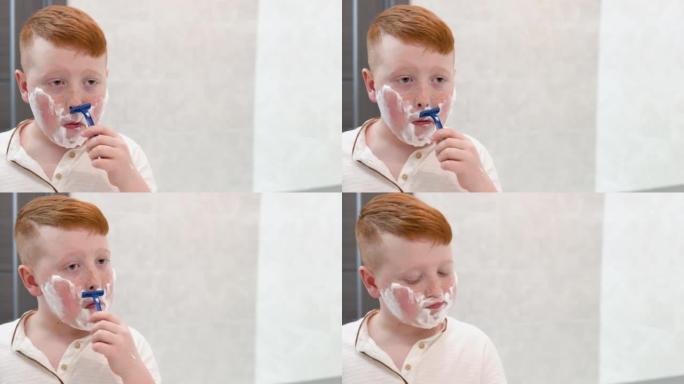 小男孩正在浴室刮脸