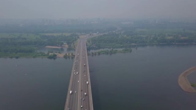 Krasnoyasrk市桥Yenisei无人机镜头中的鸟瞰图生态问题