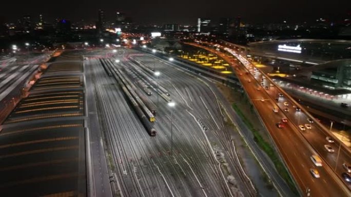 空中无人机高速公路的高角度视图与Bang Sue Grand Station是一个新的铁路枢纽，在泰