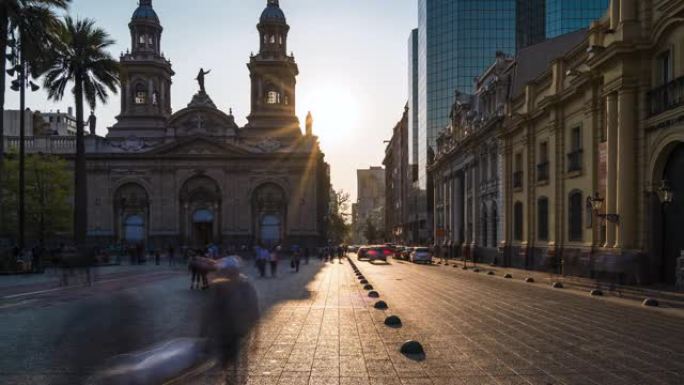 缩小智利圣地亚哥市中心阿玛斯广场历史地标圣地亚哥大都会大教堂的延时视图