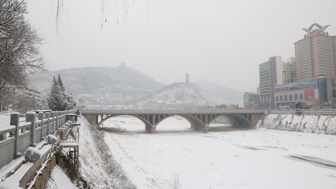 延安宝塔山雪景