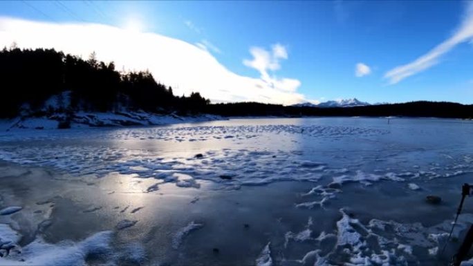 活跃的成年女性在奥地利克恩顿州维尔登 (Velden am Woerthersee) 森林的福斯湖湖