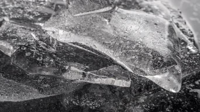 融化冰的特写视图。选择性聚焦。