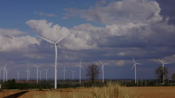 山上的风车场。景观建筑使用风力涡轮机来产生纯能量。科技燃料和动力可持续能源产业。环境友好型可再生能源