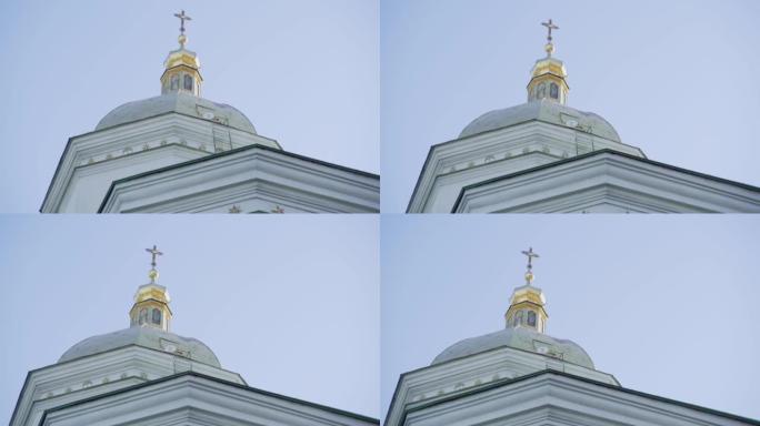 东正教教堂。基辅乌克兰十字架教堂的金色圆顶