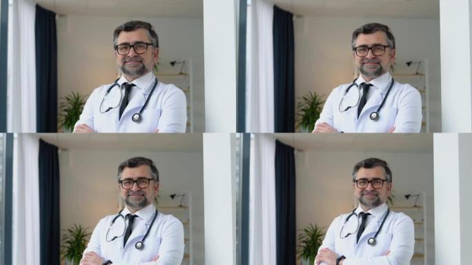 开朗的高级医师，穿着白色西装，双臂交叉，听诊器