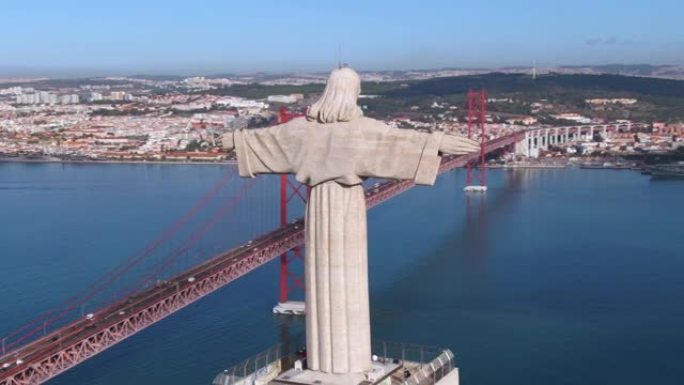 葡萄牙里斯本克里斯托·雷雕像和塔霍河上4月25日桥的鸟瞰图