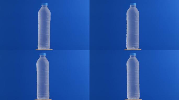 几瓶干净的饮用水慢慢地旋转。干净的水和干净的饮用水概念和爱心健康水瓶视频