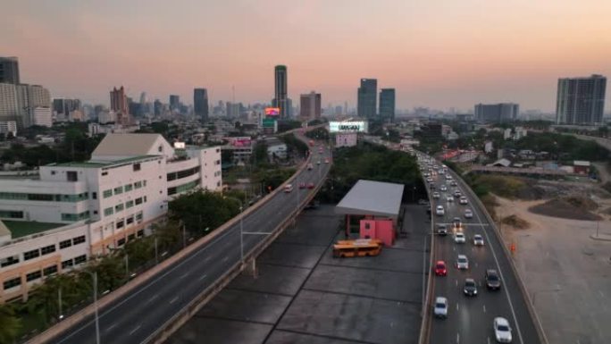 空中无人机高速公路的高角度视图与Bang Sue Grand Station是一个新的铁路枢纽，在泰