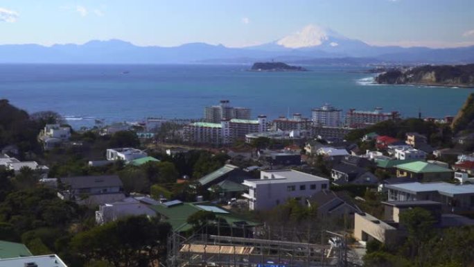 江之岛与住宅区以外的富士山