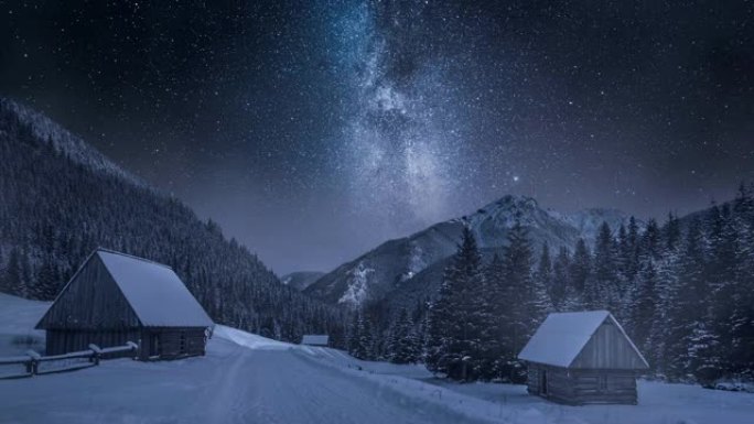 塔特拉山脉白雪皑皑的Chocholowska山谷上的银河系