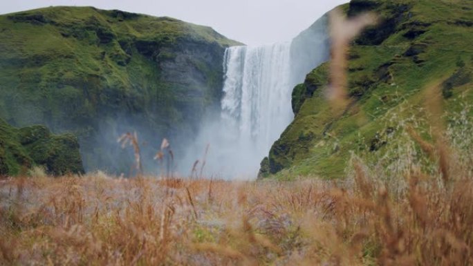 冰岛Skogafoss瀑布，前景广阔