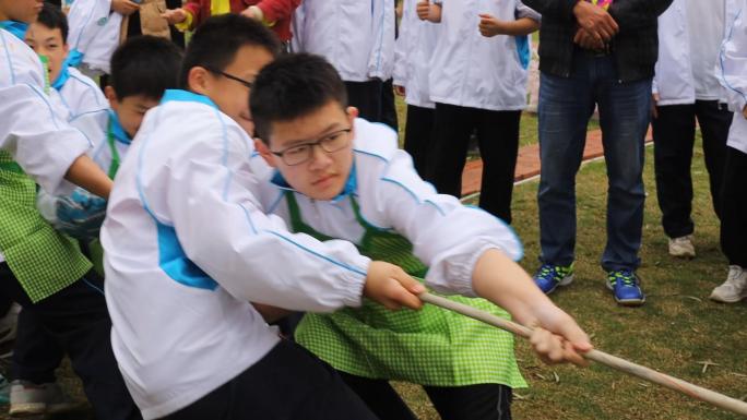 学生拔河比赛