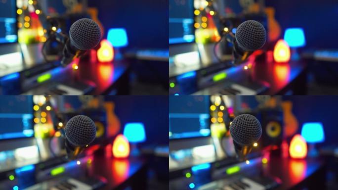 收音机上的麦克风，用于录制播客，背景中有不同的灯光。录音室录音，录音棚专业麦克风，特写镜头。播客概念