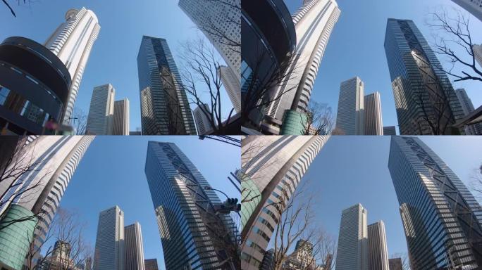 晴朗天气下新宿摩天大楼的景色
