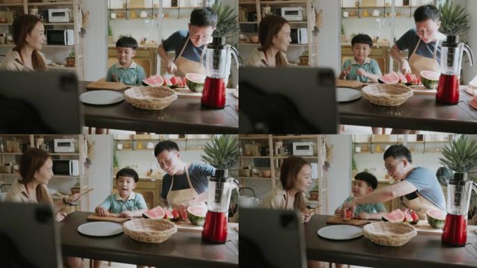 亚洲男孩在家里直播制作新鲜西瓜冰沙时与他的追随者交谈。