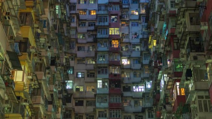 缩小香港鲗鱼涌高层住宅的延时视图，香港是世界上人口最稠密的城市之一