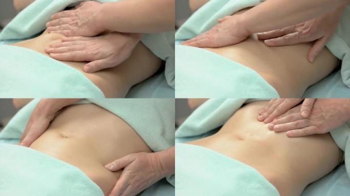 手按摩女性腹部。