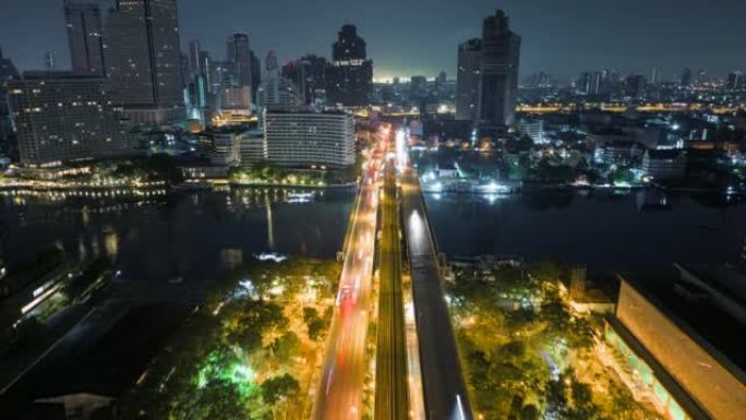空中无人机超延时日出曼谷超披亚河公路和地铁天空列车上交通车灯的场景