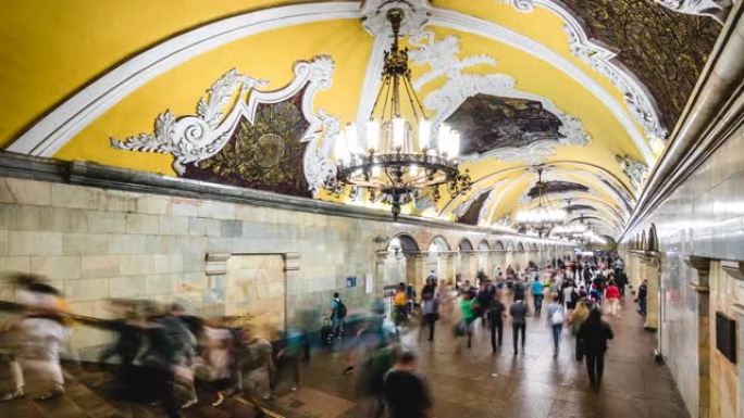 莫斯科地铁延时视图显示俄罗斯莫斯科高峰时段繁忙地铁站的人们