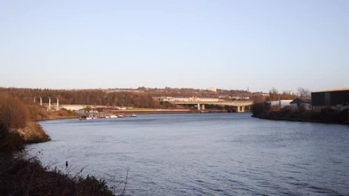 纽本河 (Newburn Riverside) 在泰恩河 (River Tyne)，在大风天与A1高