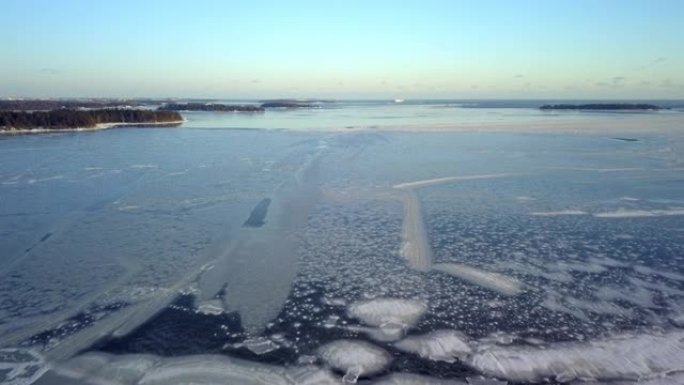 在鸟瞰图中从芬兰的海中融化冰