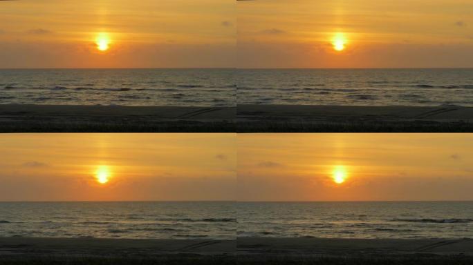 日落时从岸边可以看到大海。