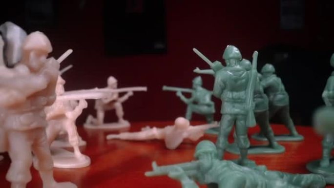 战斗中的塑料玩具士兵