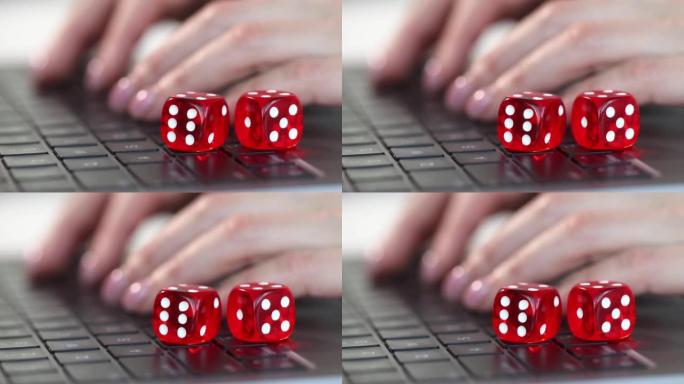 电脑键盘上的红色骰子。网上赌博