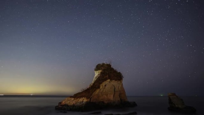 2022年1月，午夜时分与一个小岛的星空时光流逝