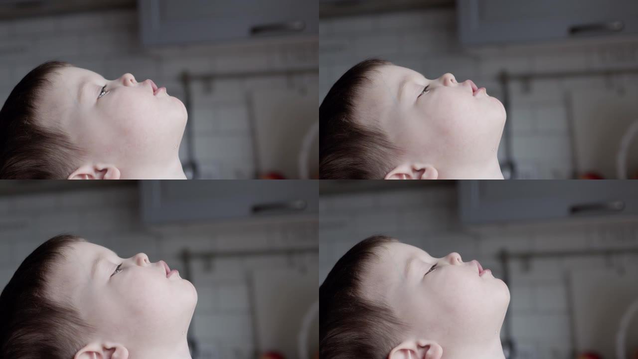 肖像高加索男婴儿童用药物漱口喉咙痛，漱口儿童