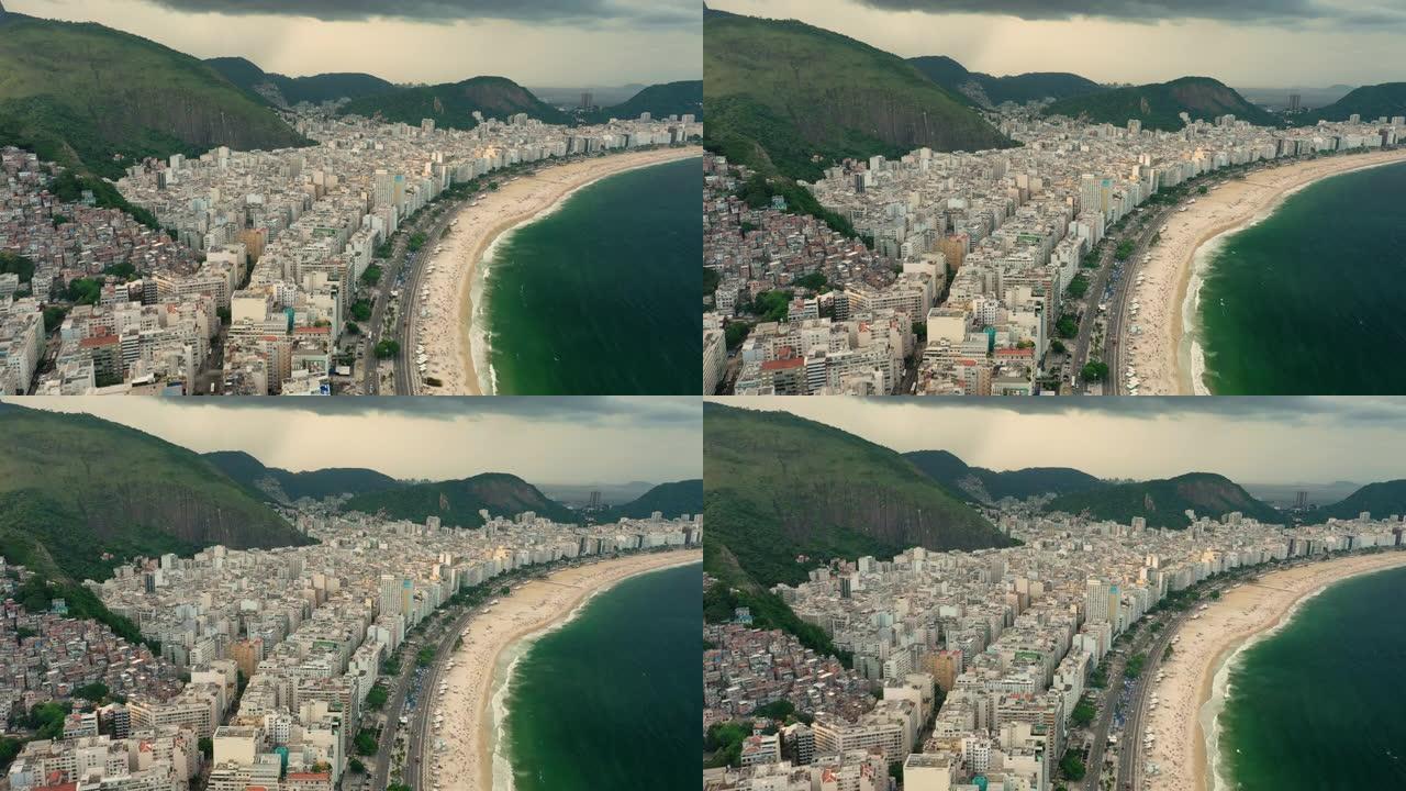 里约热内卢市传奇海滩科帕卡巴纳 (Praia de Copacabana) 的鸟瞰图 -- 南美洲巴