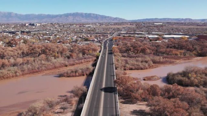 横跨阿尔伯克基附近里约热内卢Grande大桥，NM