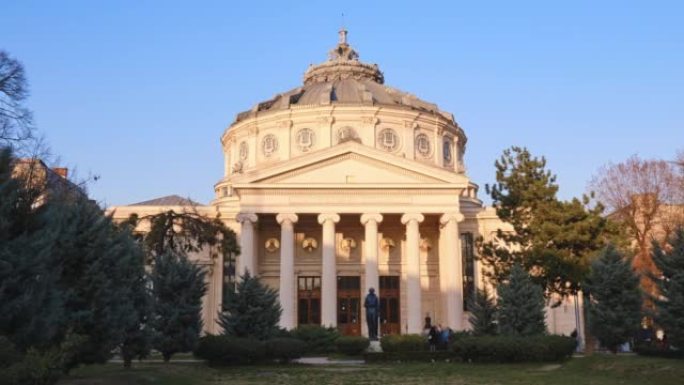 罗马尼亚首都布加勒斯特的地标性建筑罗马尼亚雅典娜在1888年首次开放。