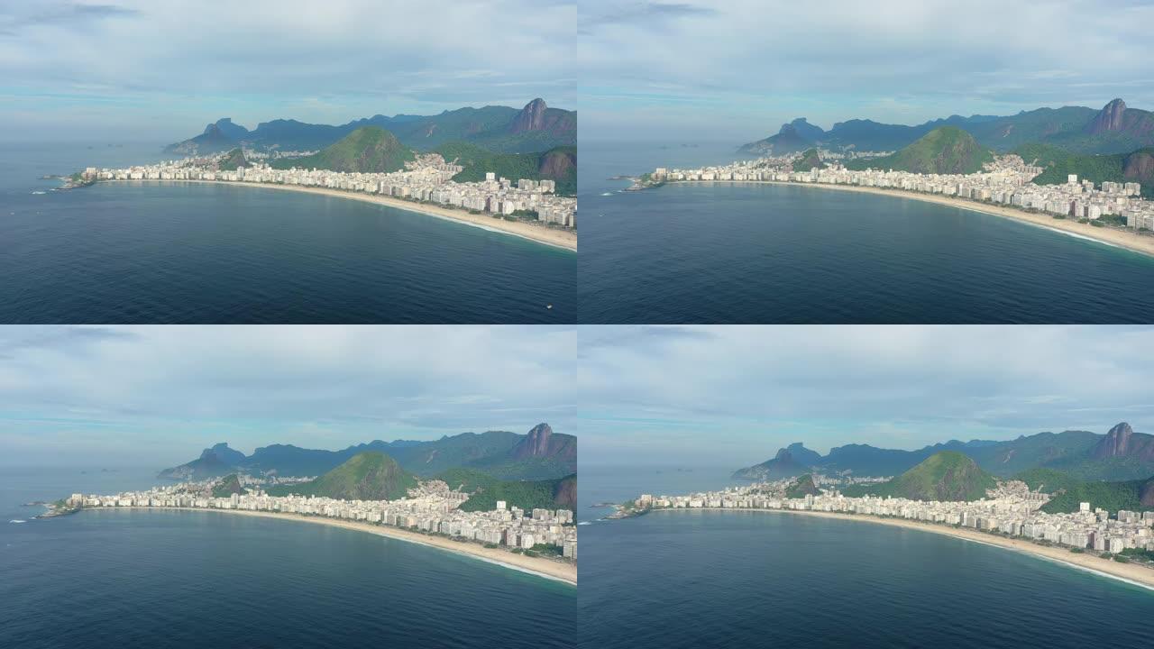 里约热内卢市传奇海滩科帕卡巴纳 (Praia de Copacabana) 的鸟瞰图 -- 南美洲巴