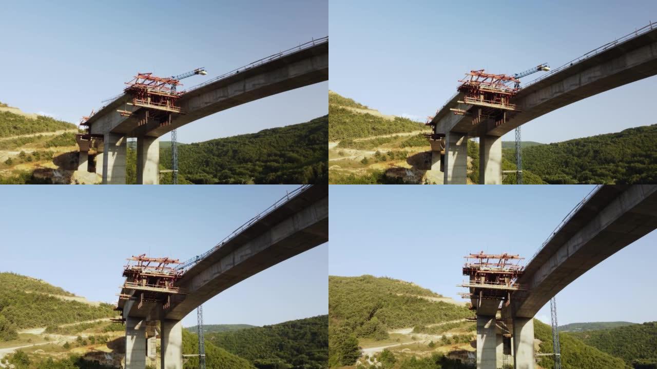 正在建设中的公路桥。内斯路鸟瞰图。高速公路建在山区 ..