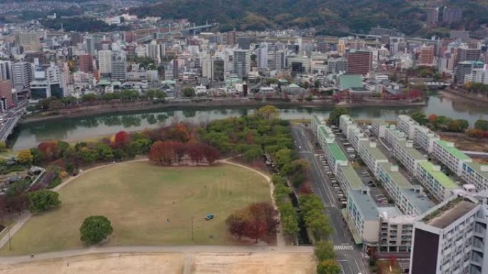 广岛城市景观鸟瞰图，现代日本城市的办公楼和摩天大楼-从亚洲上方看日本的景观全景