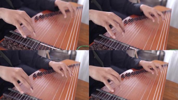 Kecapi-一种来自印度尼西亚的传统乐器，通常像吉他一样通过弹拨来演奏。这种竖琴乐器和竖琴几乎一样
