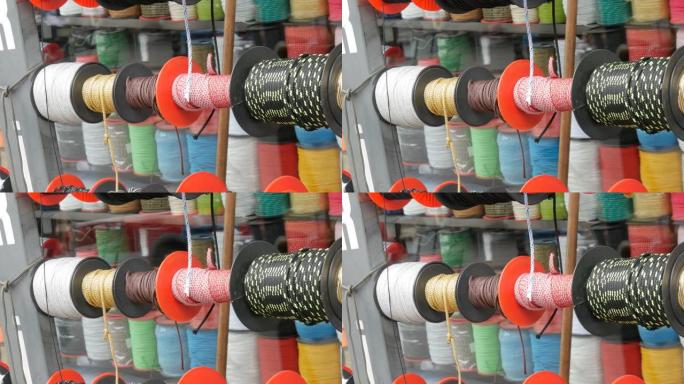 不同颜色的强力绳索缠绕在商店柜台上的特殊卷轴上